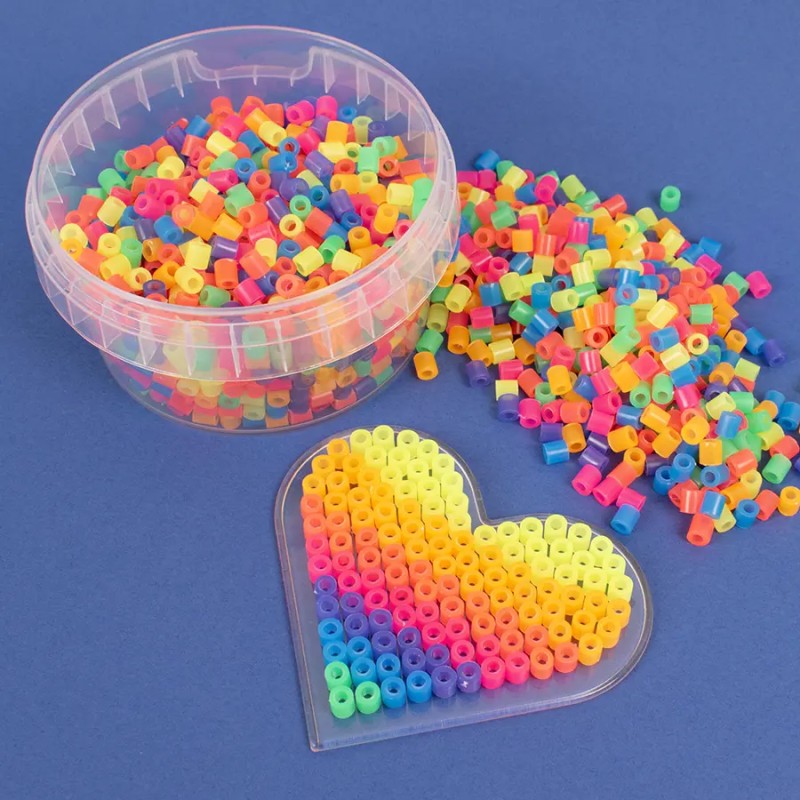 Strijkkralen neon in opbergbakje